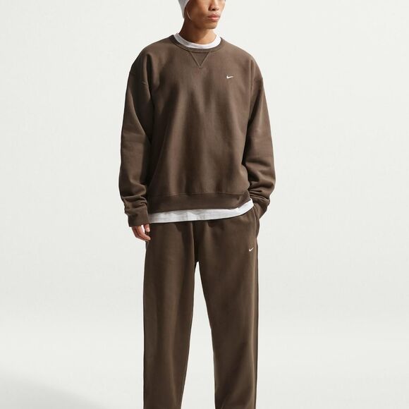 Nike Men's Brown solo swoosh MEDIUM